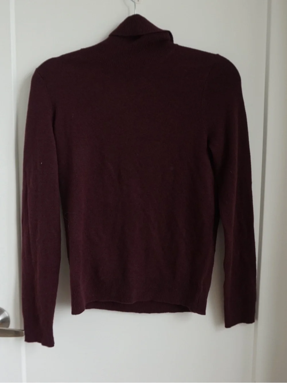 Theory Women's Burgundy Turtleneck Sweater